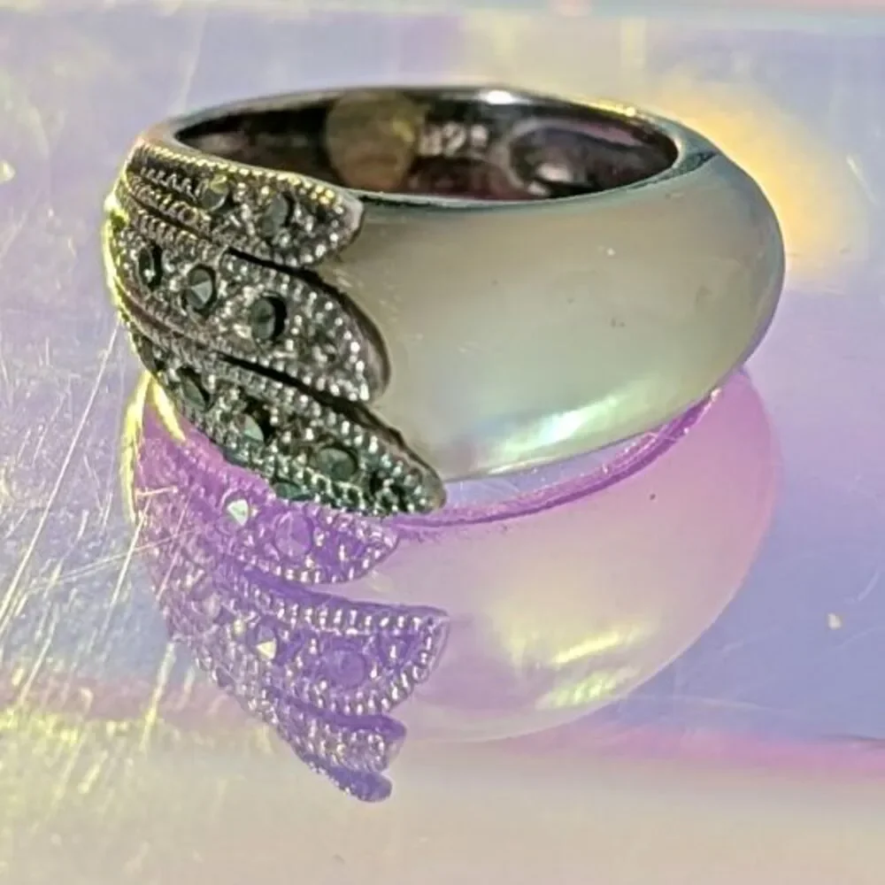 Vintage 1990s 925 Sterling Silver Mother of Pearl Marcasite Statement Ring siz 6